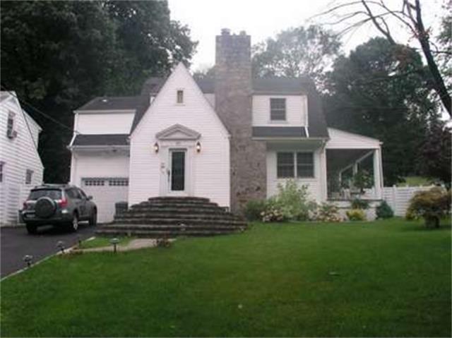SOLD | 11 Chimney Pot Lane, Ardsley, NY 10502 | Charming Colonial With Tons of Character