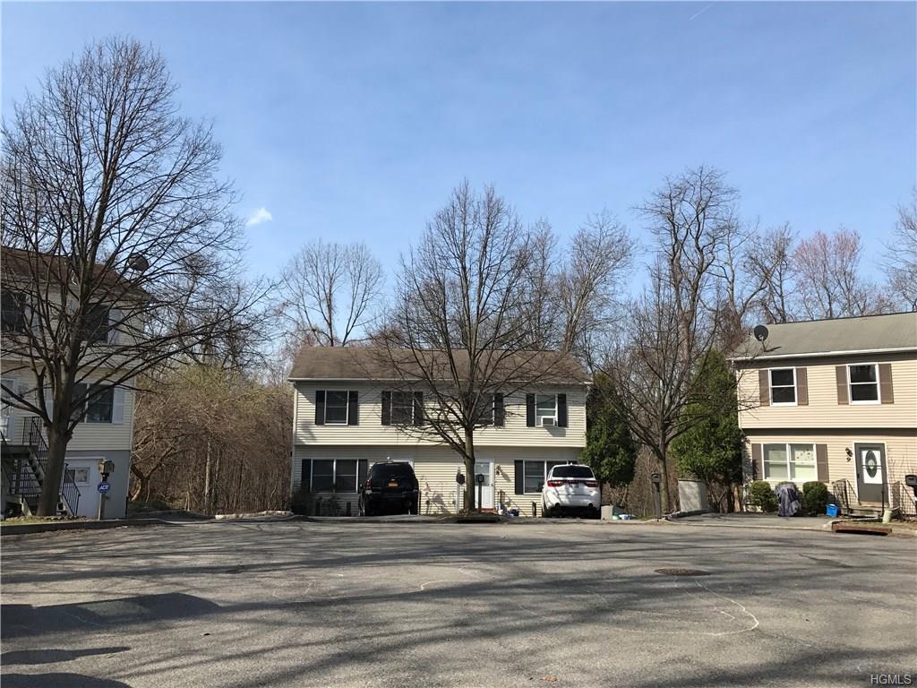 SOLD | 8 Colonial Road, Peekskill NY 10566  |  Beautifully Maintained Townhouse in Cul-de-Sac