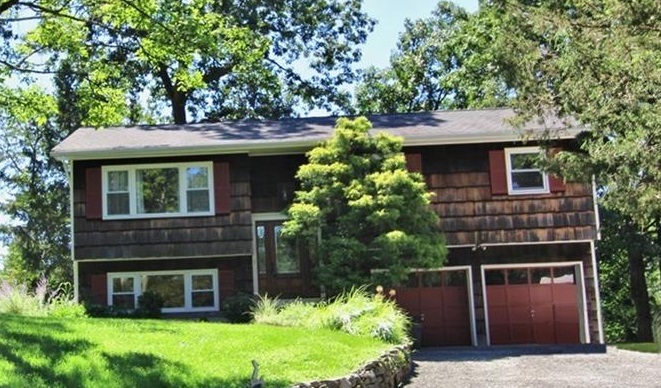 SOLD | 11 Youngstown Court, Stony Point NY 10980 | Seasonal Riverviews