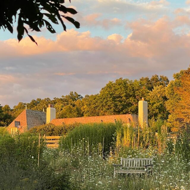 Where in the Hudson Valley of NY were we this evening? Quite possibly our favorite home within an hour of NYC. Want to know more? Get in touch by clicking on the link in our bio…